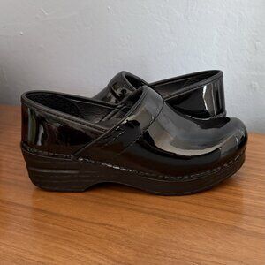 Dansko Professional Black Patent Leather Clogs Size 37 6.5/7 EUC